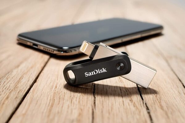 SanDisk 128GB iXpand Flash Drive Go for iPhone and iPad 4