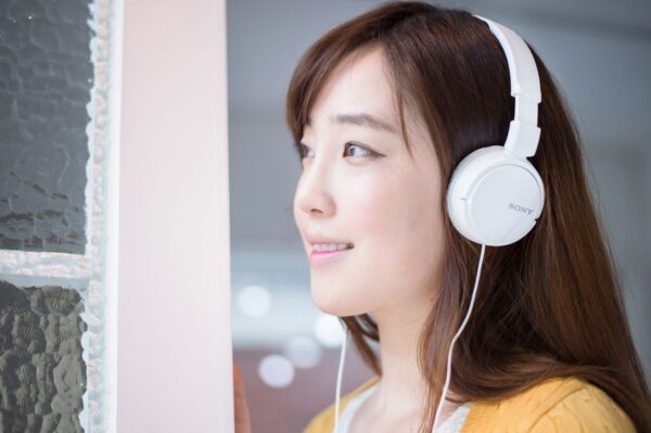 Sony MDR-ZX110A Wired On Ear Headphone without Mic (White) 4